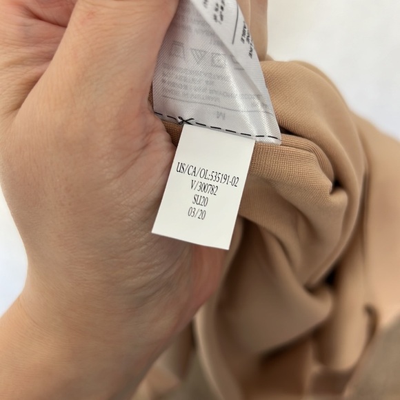 Banana Republic Bodysuit Thong Square Neck Neutral Nude Tank Top Stretchy Fitted - Picture 6 of 6